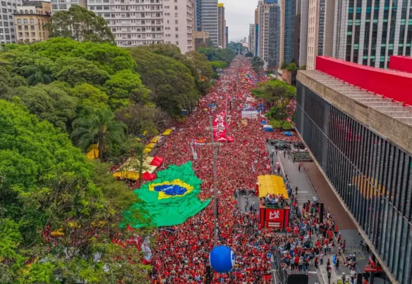 Campanha de Lula aciona TSE após post falso sobre comício na Paulista