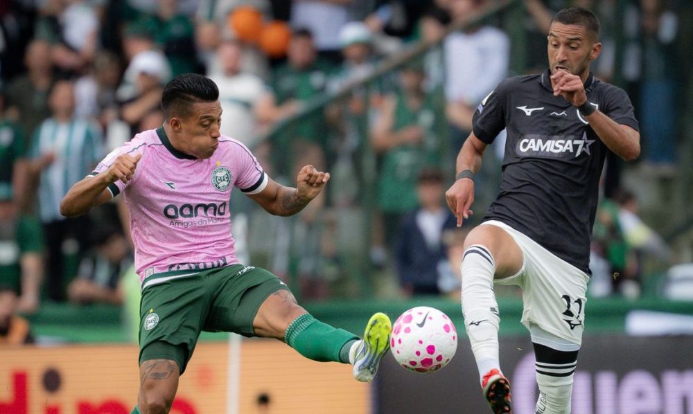 Imagem referente a Coritiba e Botafogo empatam e mantêm jejum de vitórias no Brasileirão