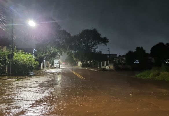 Cascavel tem alerta laranja de tempestade com ventos de até 100 km/h até 23h59 de terça-feira