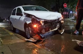 Motorista foge após batida entre carros em cruzamento do bairro Brasília em Cascavel