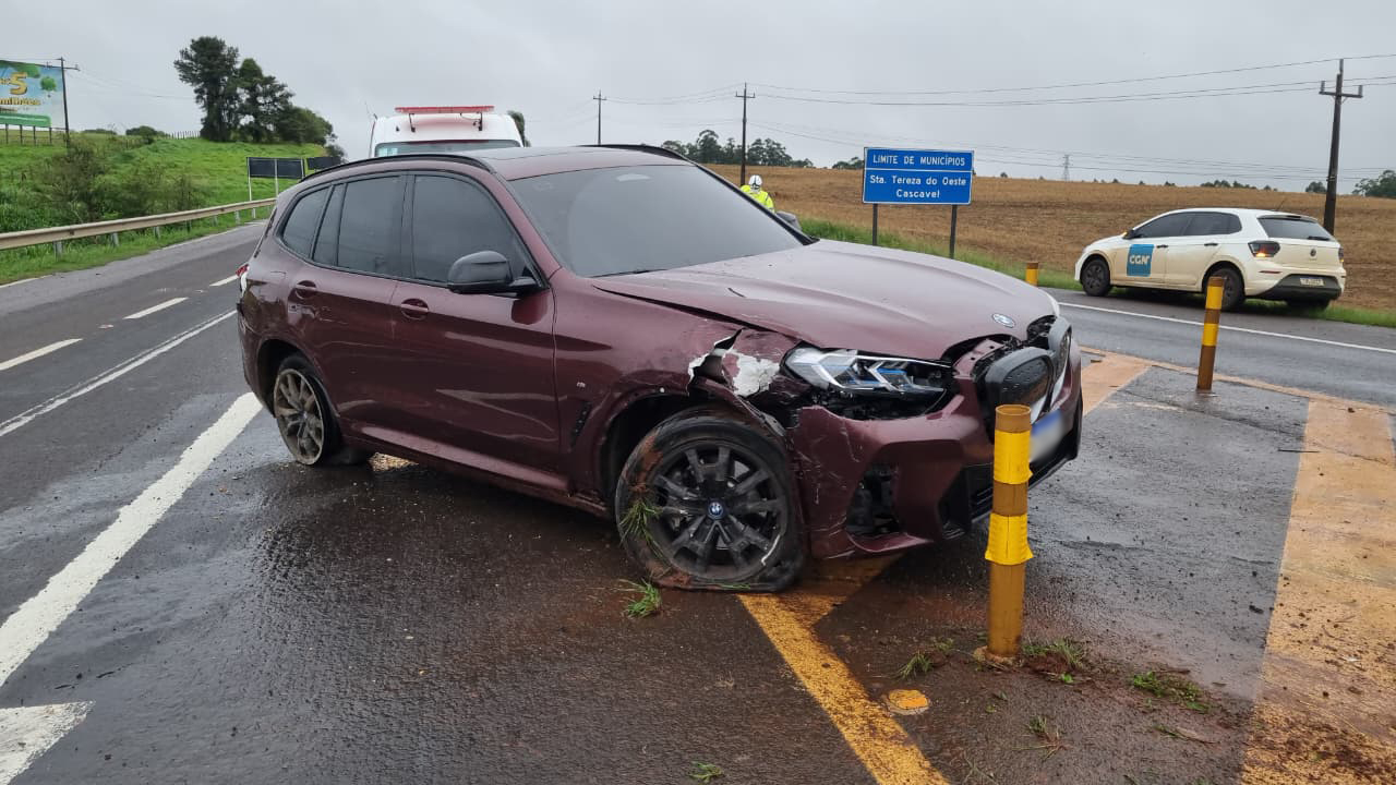 Acidente na BR-277 envolve BMW X3 e caminhão entre Cascavel e Santa Tereza do Oeste