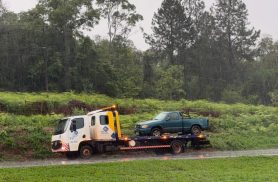 Chevrolet S10 sai da pista e para no canteiro central da BR-163 em Cascavel