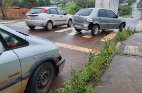 Batida entre Palio e Zafira é registrada no bairro Brasília em Cascavel