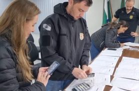 Polícia Civil de Cascavel devolve diversos celulares recuperados a vítimas de furtos e roubos