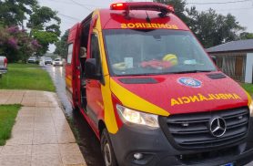 Mulher de 57 anos sofre fratura ao escorregar em piso molhado no Bairro Alto Alegre, em Cascavel Mulher de 57 anos sofre fratura ao escorregar em piso molhado no Bairro Alto Alegre, em Cascavel