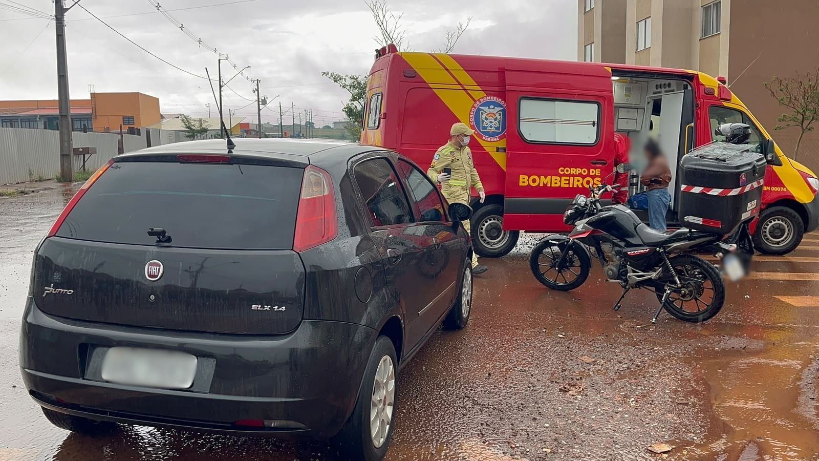 Punto e Honda CG se envolvem em colisão no Bairro Interlagos