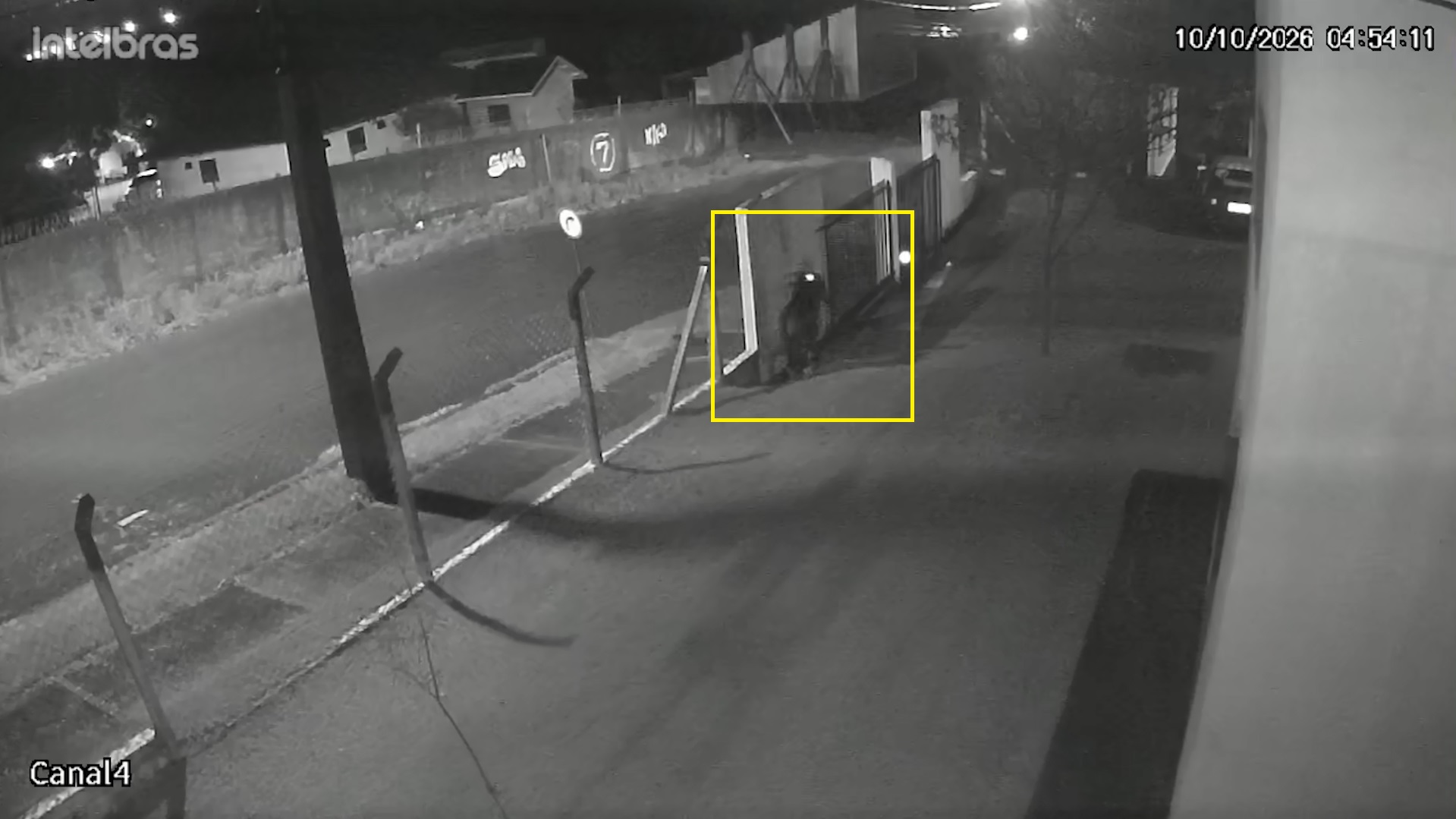 Alarme de carro dispara e suspeito foge após invadir condomínio em Cascavel