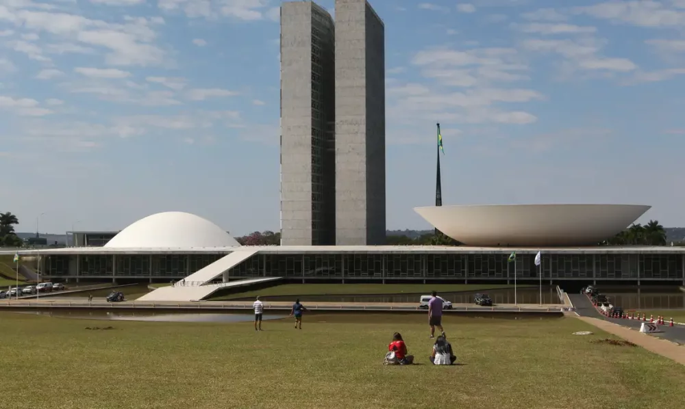 Imagem referente a Calendário especial pode acelerar votação da PEC do fim da escala 6x1