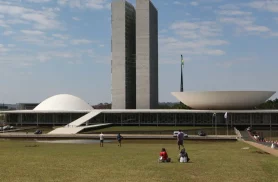 Calendário especial pode acelerar votação da PEC do fim da escala 6x1