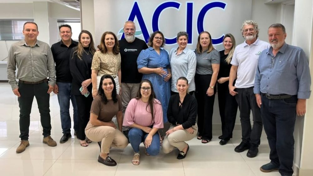 Imagem referente a Empresários de Cascavel negociam espaço no fornecimento de uniformes da rede municipal