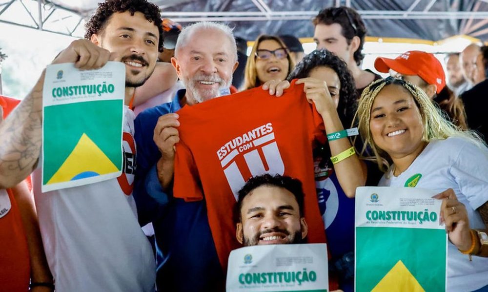 Imagem referente a Lula garante versão universitária do “Pé de Meia” caso seja reeleito