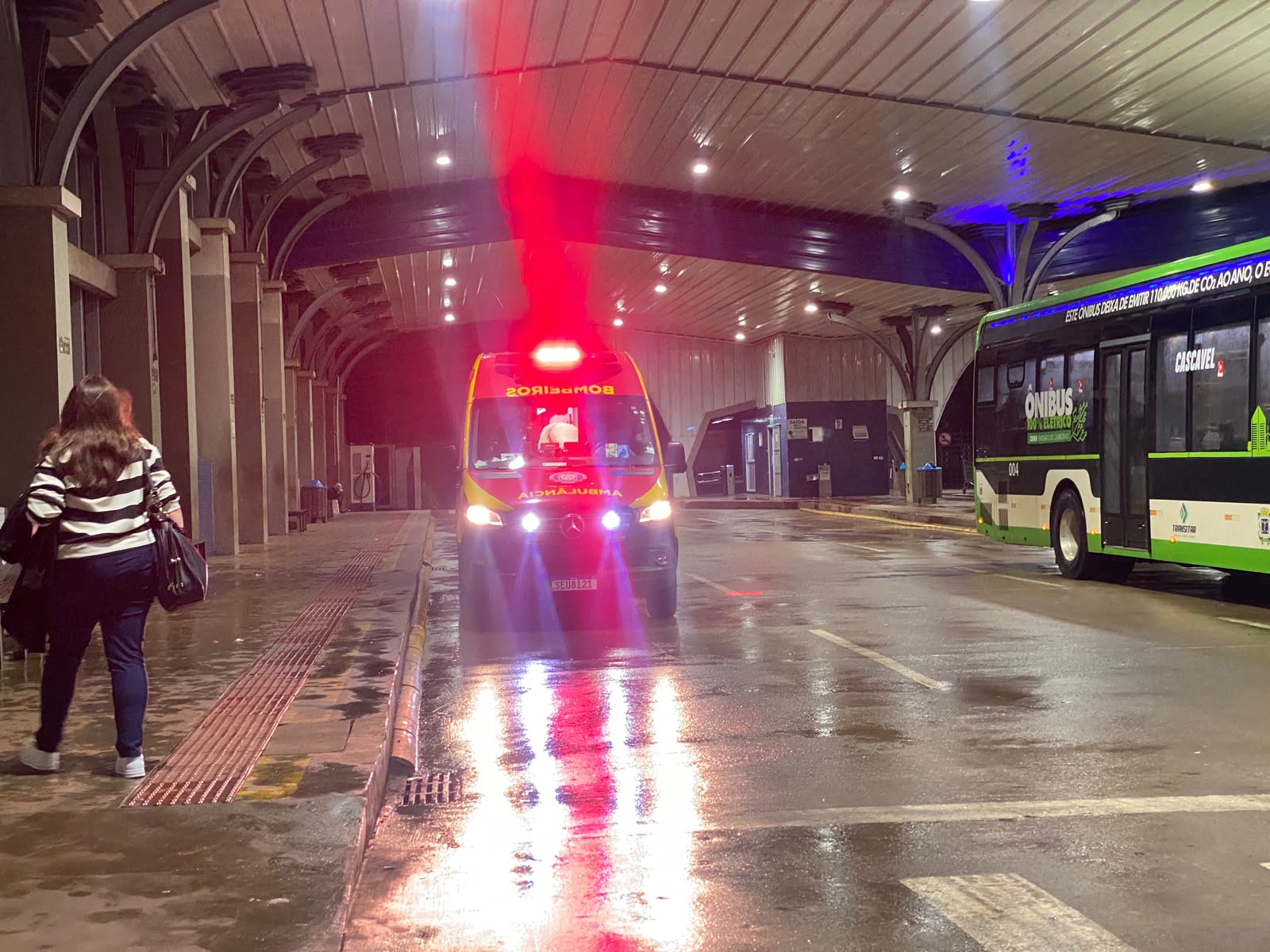 Acusado de “mexer” com mulher no Terminal Leste é agredido por dois rapazes