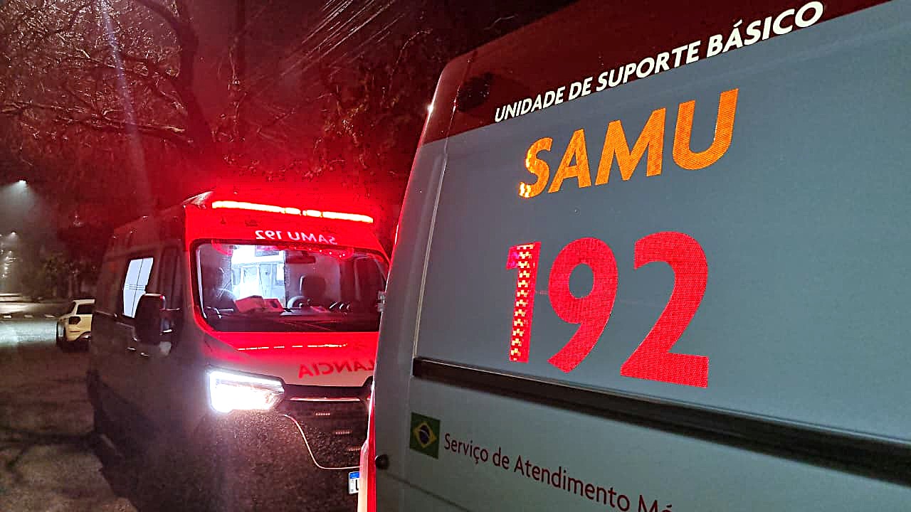 Idosa de 75 anos sente fortes dores no peito e é socorrida pelo SAMU no bairro Maria Luíza, em Cascavel