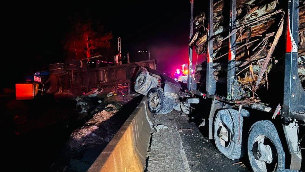 Imagem referente a Colisão entre caminhões e carro deixa caminhoneiro morto na PR-151 em Ponta Grossa