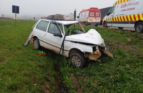 Fiat Uno na contramão provoca tombamento de caminhão na BR-376 em Ponta Grossa
