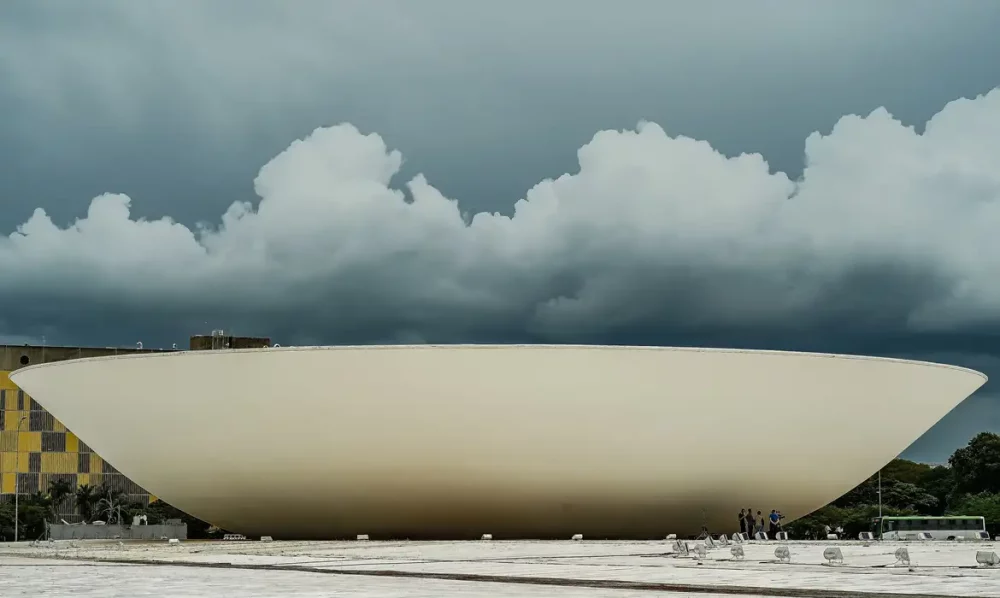Imagem referente a Parte do teto de túnel da Câmara desabou nesta quarta-feira