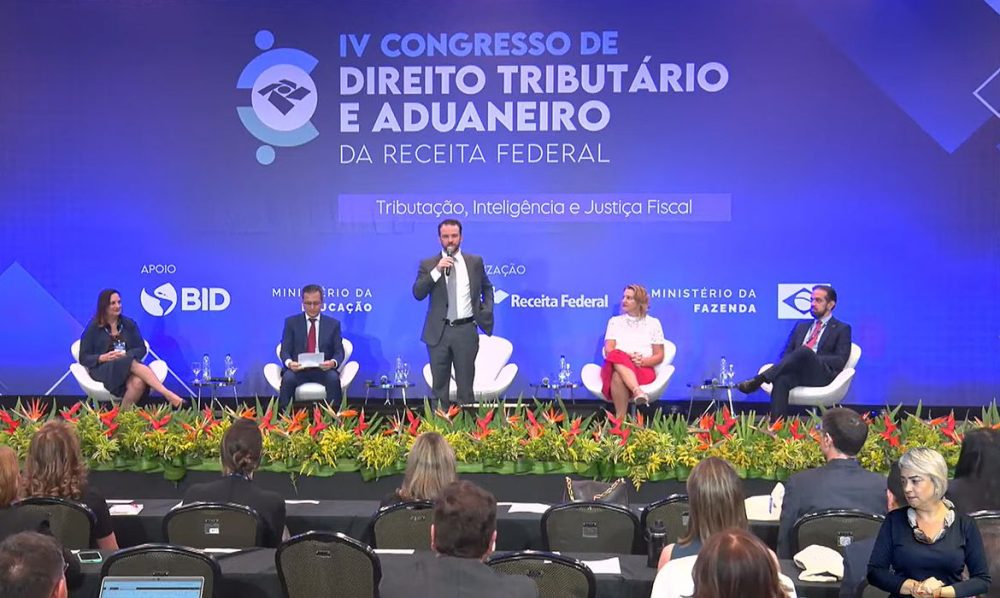 Imagem referente a Durigan defende Receita como plataforma de inteligência do Estado