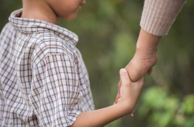 Prefeitura recruta novas famílias para acolher crianças e adolescentes; saiba como participar