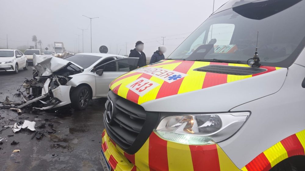 Imagem referente a Forte neblina causa acidente entre carro e caminhão na BR-369 em Arapongas