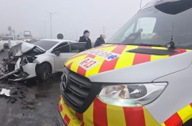 Forte neblina causa acidente entre carro e caminhão na BR-369 em Arapongas