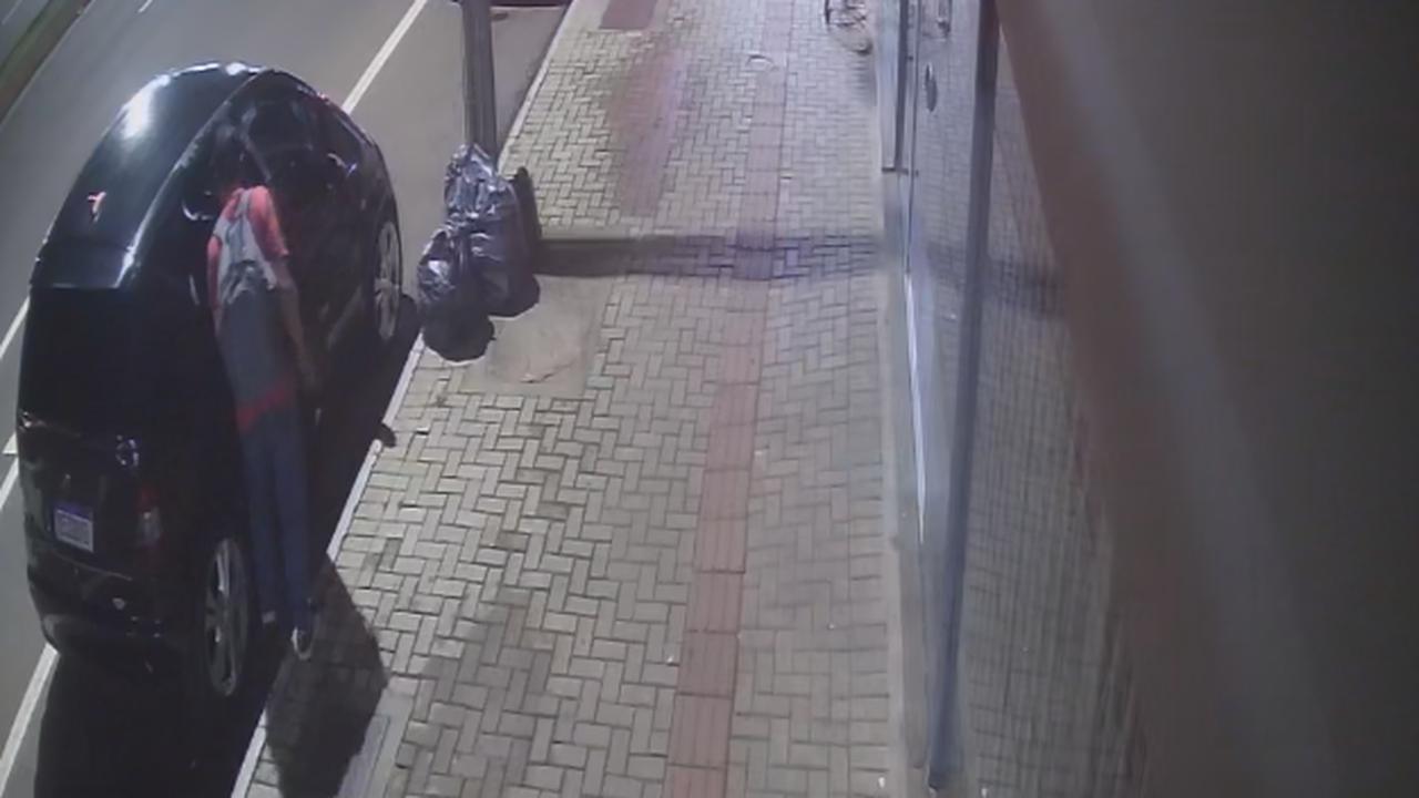 Câmeras flagram ação de ladrão na Avenida Carlos Gomes