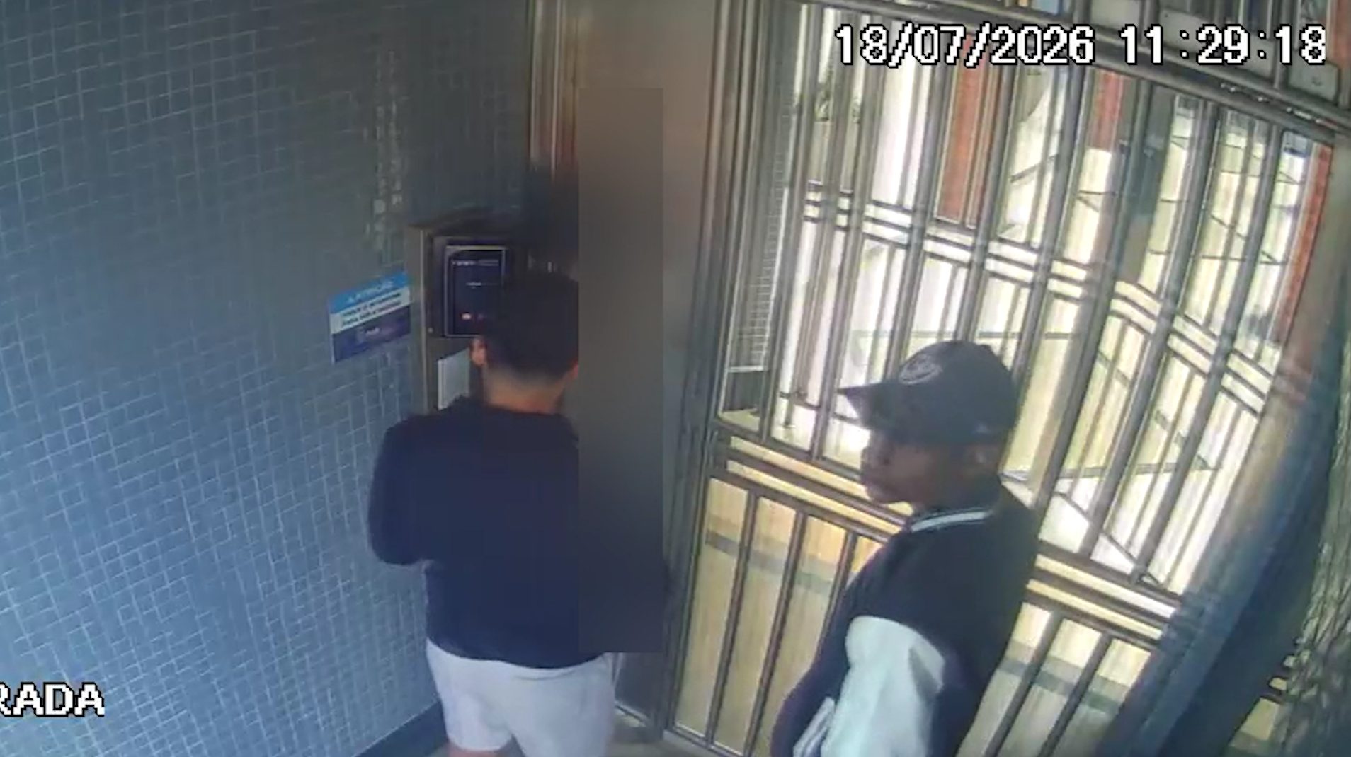 Áudio revela como quadrilha enganou portaria de condomínio para invadir apartamento no Canadá, em Cascavel