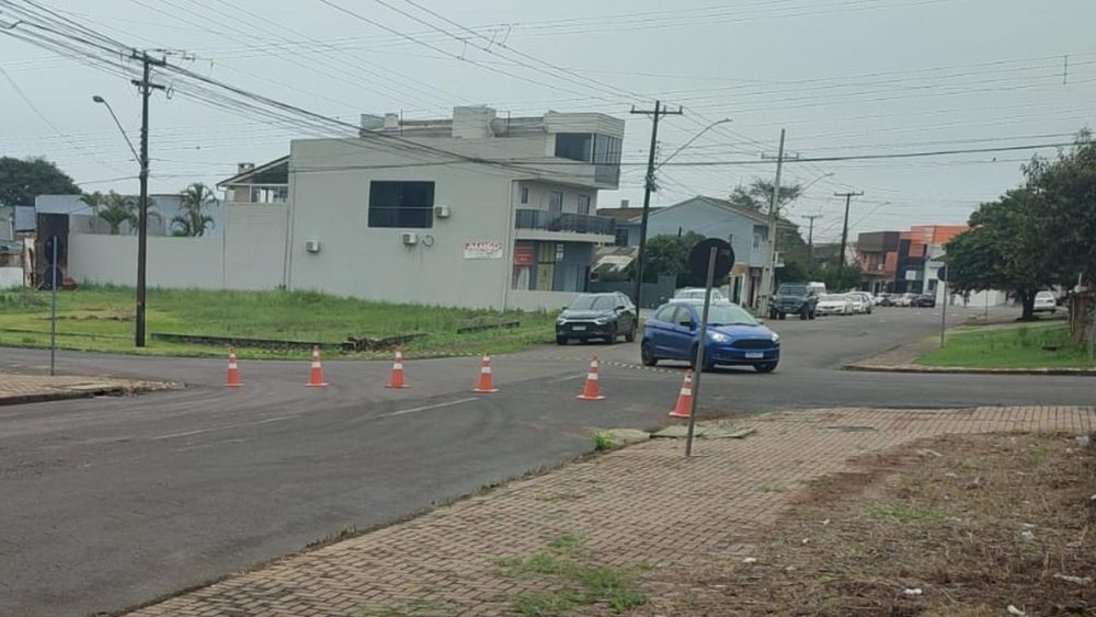 Rua Maringá é interditada após suspeita de rompimento da galeria pluvial Imagem referente a Rua Maringá é interditada após suspeita de rompimento da galeria pluvial