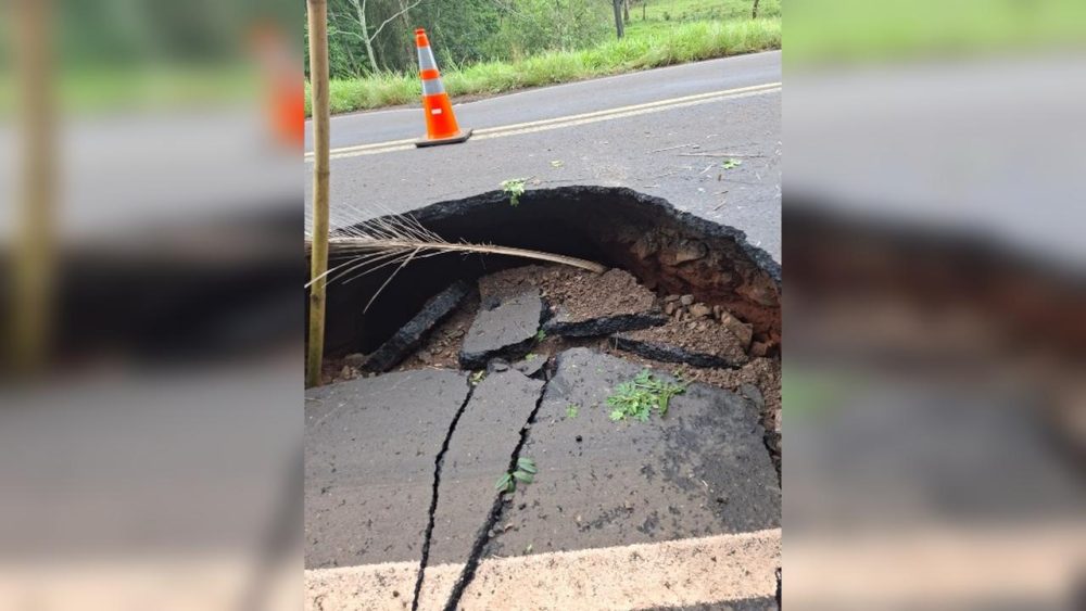 Imagem referente a PR-592 é interditada após afundamento de pista entre Nova Prata do Iguaçu e Usina de Salto Caxias