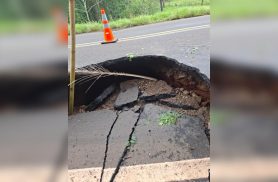 PR-592 é interditada após afundamento de pista entre Nova Prata do Iguaçu e Usina de Salto Caxias
