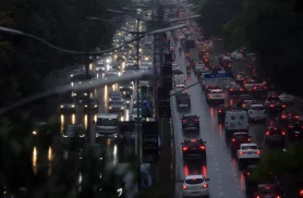 Chuva alaga ruas do centro e deixa um morto na zona norte de São Paulo