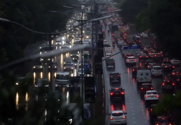 Chuva alaga ruas do centro e deixa um morto na zona norte de São Paulo