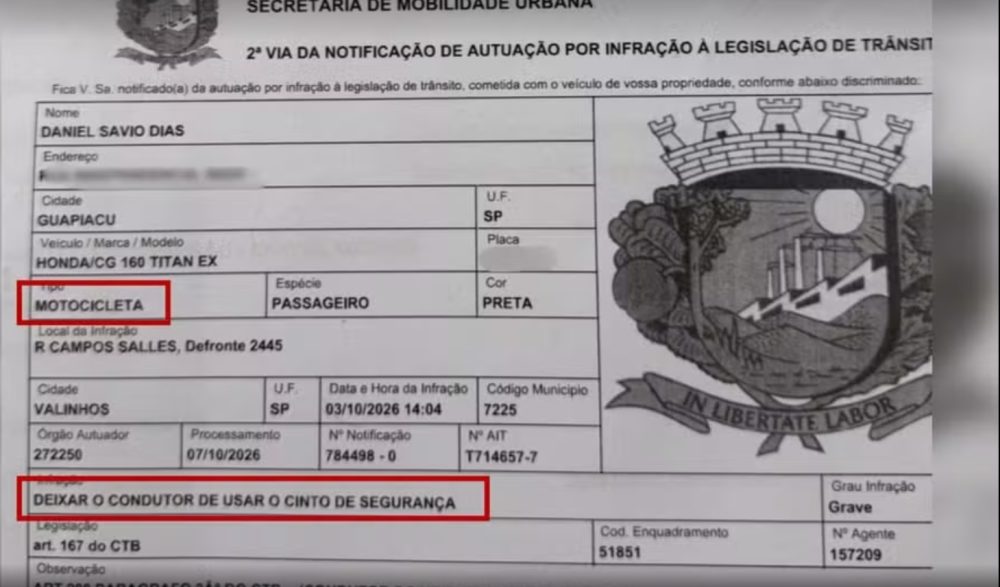 Imagem referente a Homem é multado por pilotar moto sem cinto de segurança e fica sem entender infração