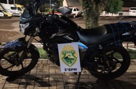 Jovem sem habilitação tem motocicleta apreendida após provocar estouros no escapamento em Pato Branco