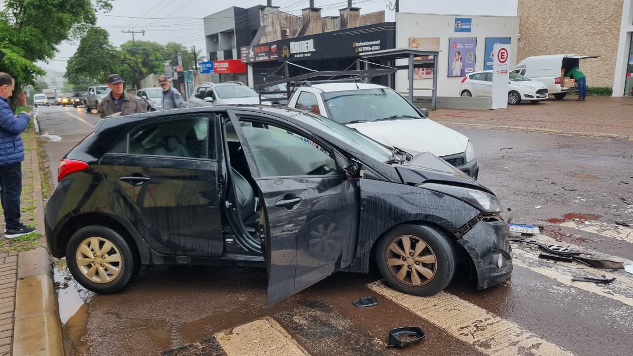 Perseguição da polícia resulta em vários tiros e acidentes em Cascavel