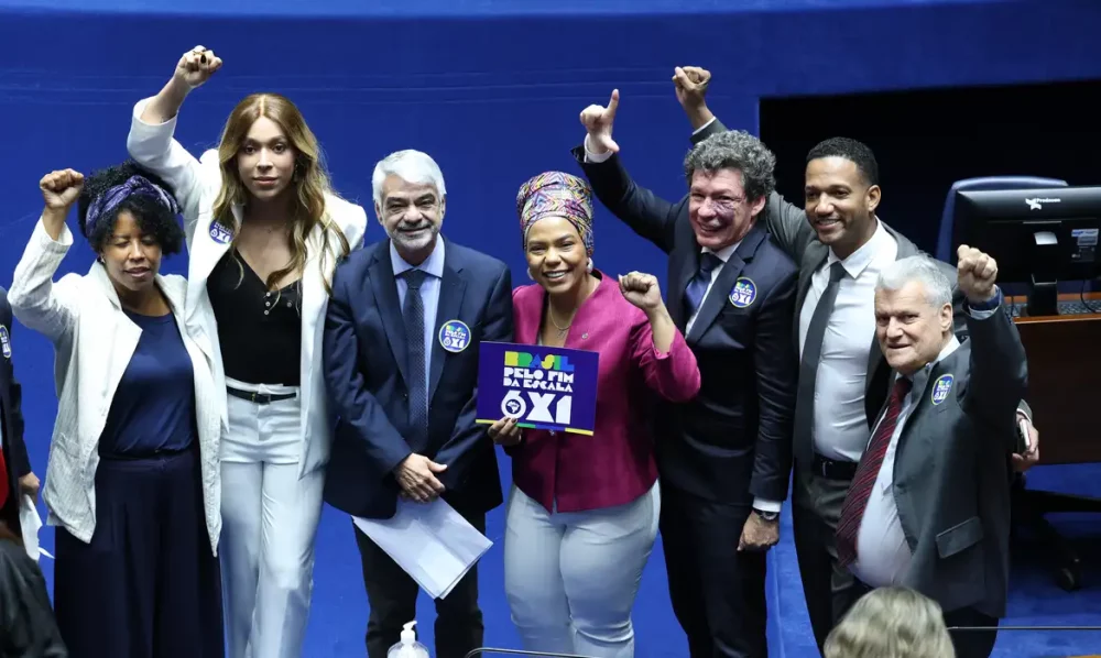 Imagem referente a CUT elogia fim da “massacrante” 6x1; CNI quer revisar PEC aprovada