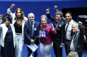 CUT elogia fim da “massacrante” 6x1; CNI quer revisar PEC aprovada CUT elogia fim da “massacrante” 6x1; CNI quer revisar PEC aprovada