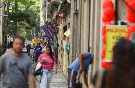 Fim da escala 6x1 traz esperança de mais tempo para família e saúde Fim da escala 6x1 traz esperança de mais tempo para família e saúde