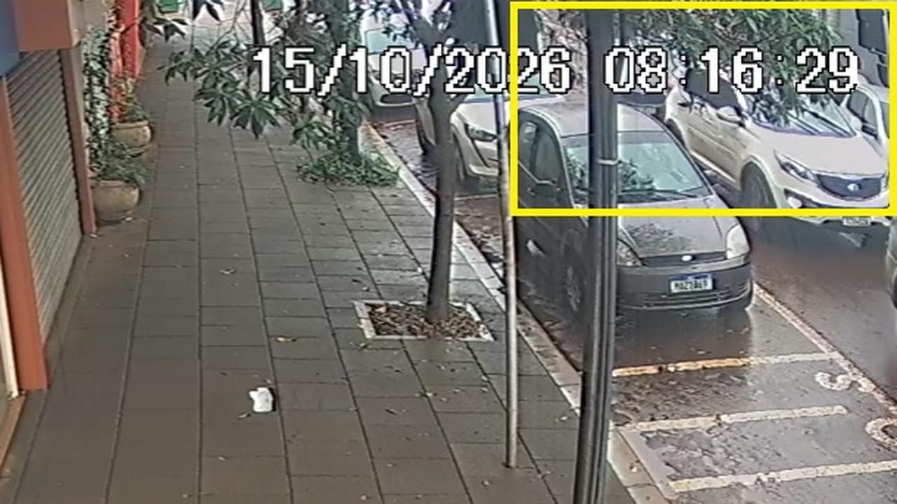 Vídeo: Em fuga, caminhão bate contra carros no Centro de Cascavel