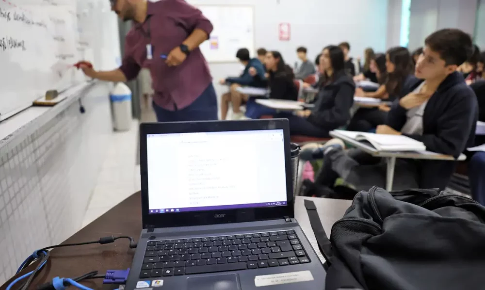 Imagem referente a Docentes usam inteligência artificial para inovar e engajar alunos