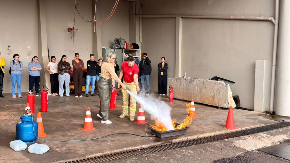 Imagem referente a Prefeitura e Corpo de Bombeiros promovem capacitação de servidores da educação para atendimento de emergências