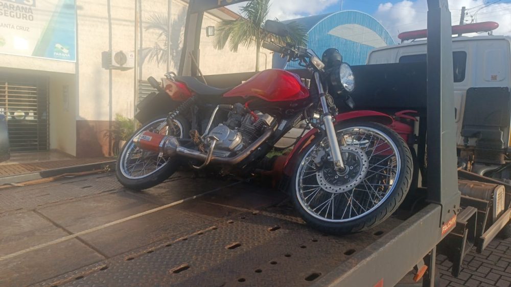 Imagem referente a Moto é apreendida após motociclista ser flagrado realizando manobras perigosas no Santa Cruz