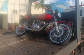 Moto é apreendida após motociclista ser flagrado realizando manobras perigosas no Santa Cruz
