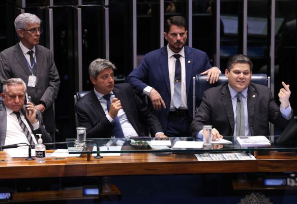 Alcolumbre retira PEC da Segurança Pública da pauta do Senado