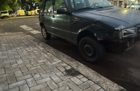 Batida entre Uno e Mobbi é registrada no Centro de Cascavel