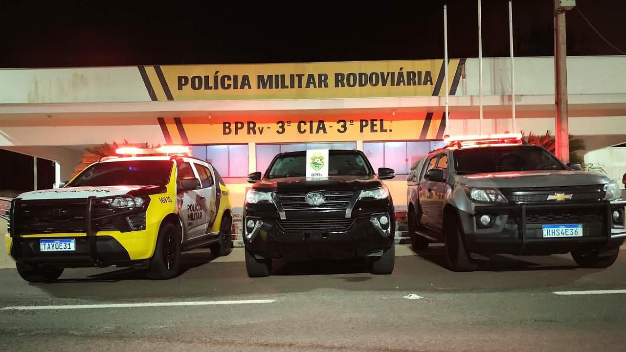 ROTAM aborda motorista na PR-323 e recupera caminhonete furtada em Umuarama
