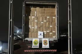 PF, Receita Federal e BPFron apreendem mil caixas de cigarros em caminhão em Cascavel