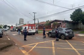 Astra e T-Cross batem em frente da base do SAMU; Condutor é socorrido Astra e T-Cross batem em frente da base do SAMU; Condutor é socorrido