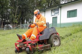 Prefeitura leva serviços de manutenção e educação ambiental ao Universitário Prefeitura leva serviços de manutenção e educação ambiental ao Universitário