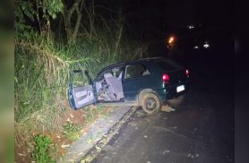 Motorista foge de bloqueio policial, bate em barranco e desaparece em área de mata