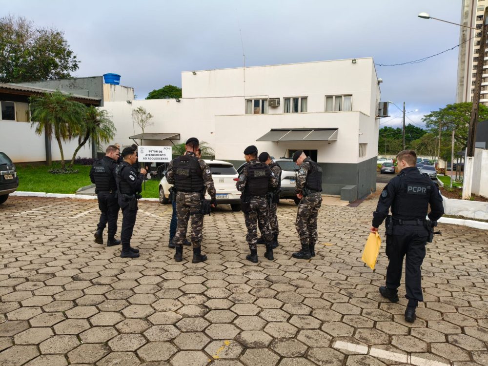 Polícia Civil prende suspeitos de furtar caminhonetes Hilux em Foz do Iguaçu durante operação Imagem referente a Polícia Civil prende suspeitos de furtar caminhonetes Hilux em Foz do Iguaçu durante operação
